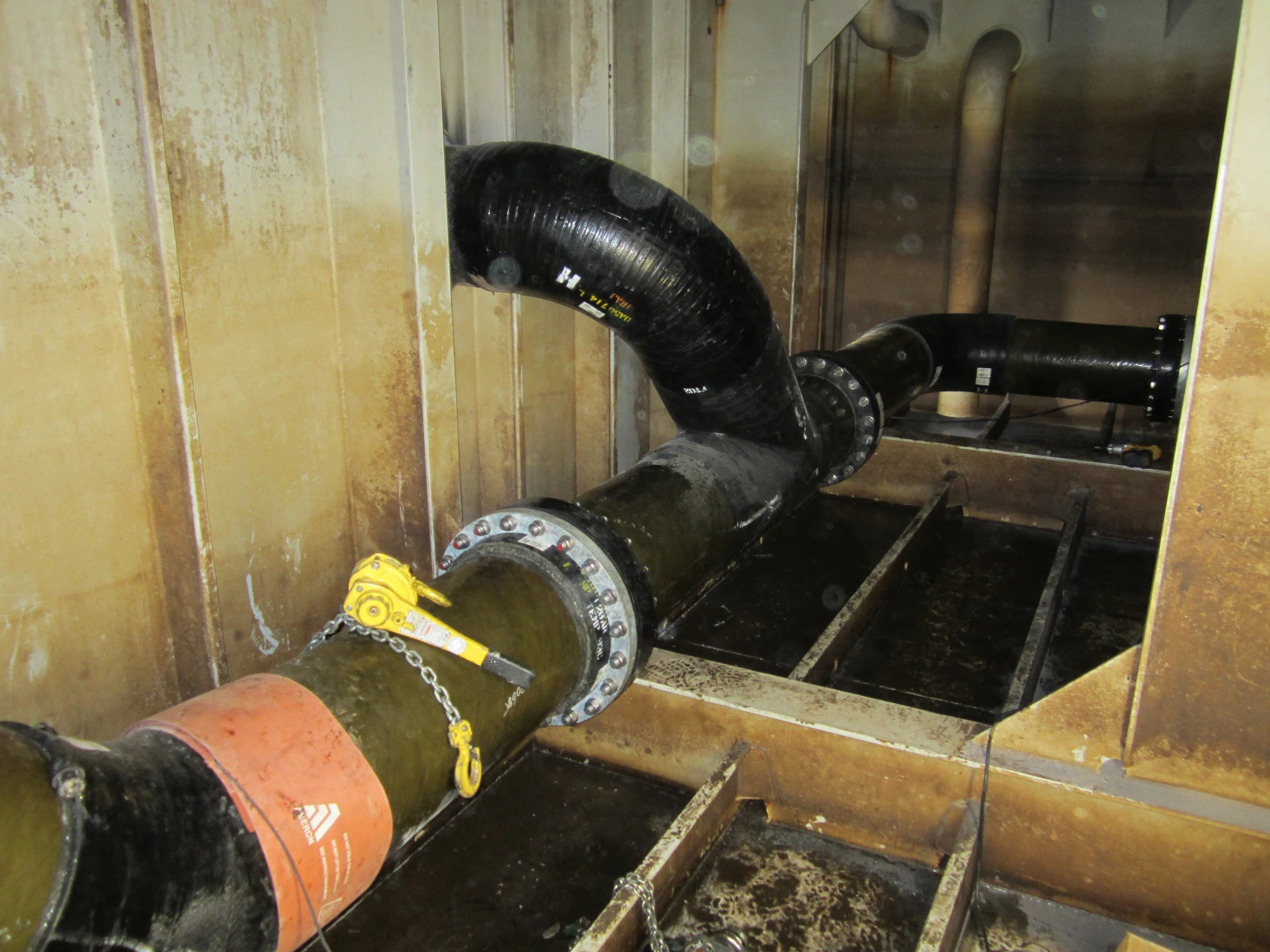 Uitlaat-terugwinningsysteem-kunststof-leidingen-Amerplastics-montage 2